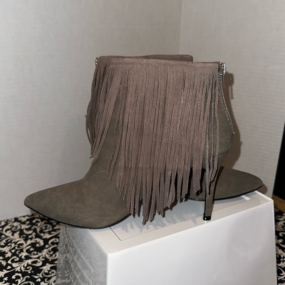 LFL Fringed Heeled boots size 9 Fabulous Boots to make your outfit unique🖤 - Picture 2 of 11
